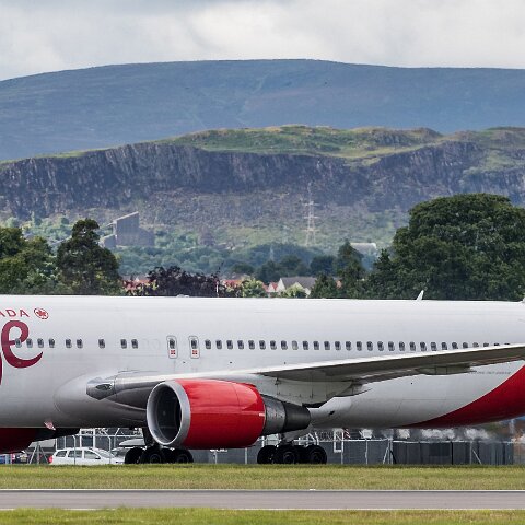 Air-Canada-C-FJZK-2017-07-08-4