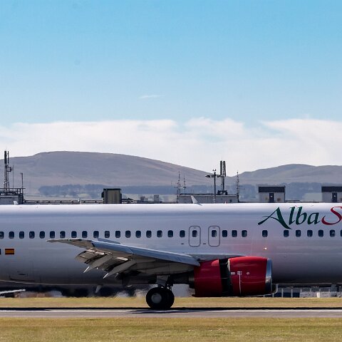 Alba-Star-EC-LTG-Boeing-737-4
