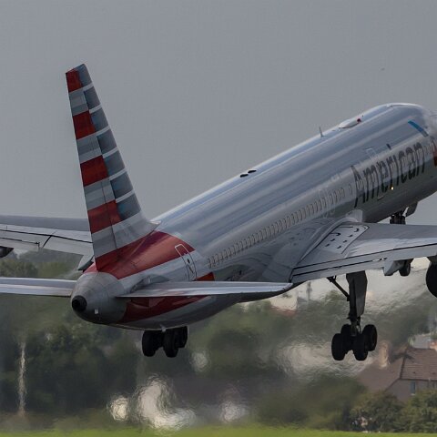 American-Airlines-N172AJ-2016-08-07