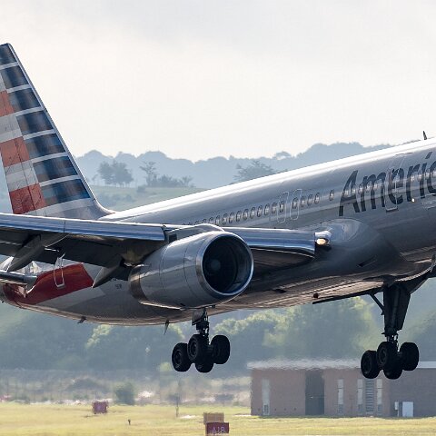 American-Airlines-N188AN-2016-06-23-1