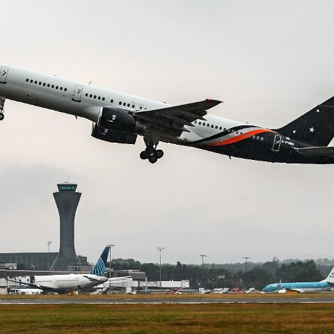 Titan-Airways-G-POWH-2022-08-15-1